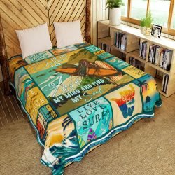 Surfing Beaches. To The Ocean I Go Quilt Blanket Geembi™