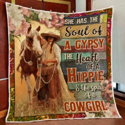 Cowgirl. She Has The Soul Of A Gypsy, The Heart Of A Hippie Quilt Blanket Geembi™