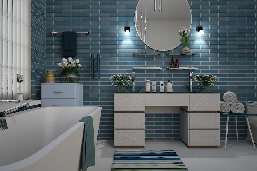 Simple yet modern coastal decor for bathroom