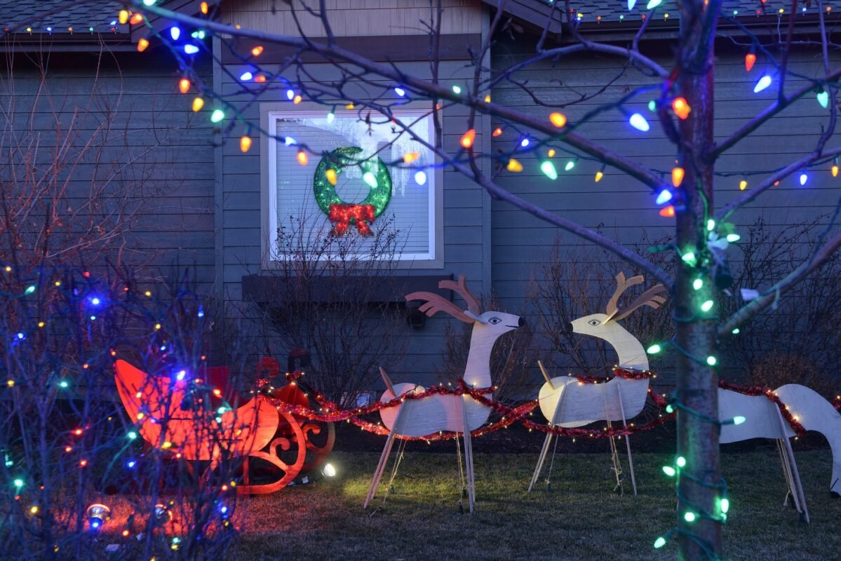 reindeer decorations lighted